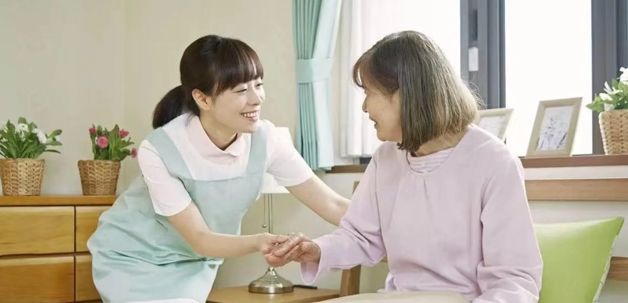 太真实了！82 岁奶奶在富力颐安的一天，看完我都想提前退休！原来养老院生活可以这么精彩