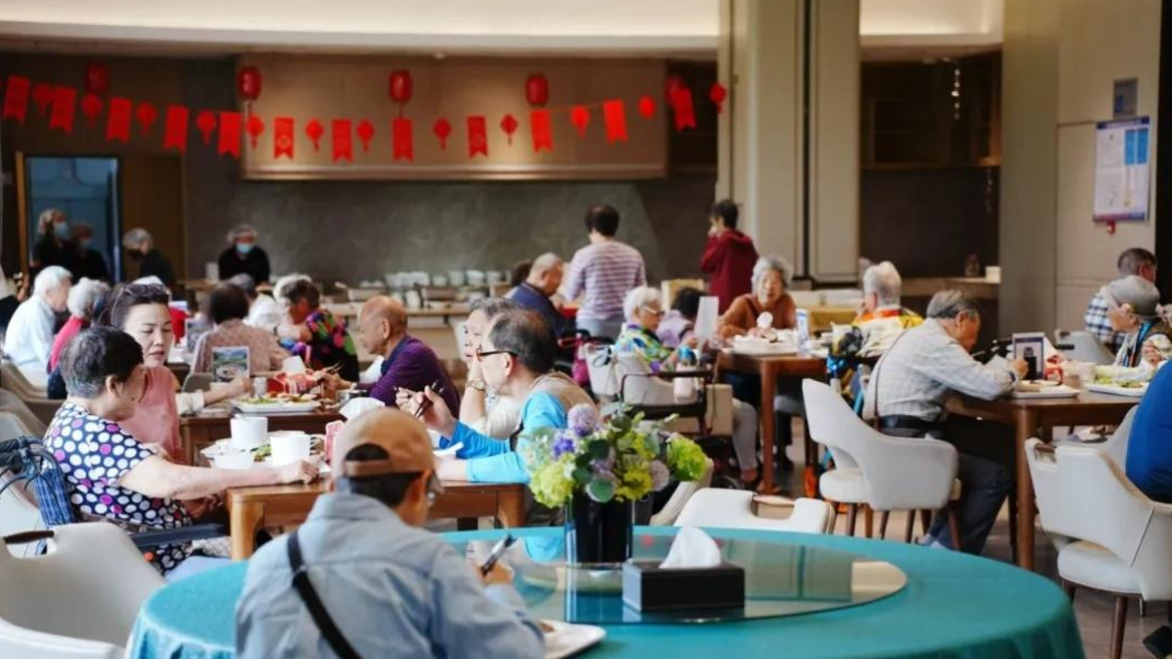 后悔没早看！广州养老院真实测评：富力颐安 VS 网红机构，4 个细节揭开 “伪高端” 遮羞布！